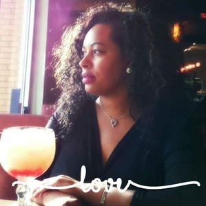 Meet your Posher, Vee yanira